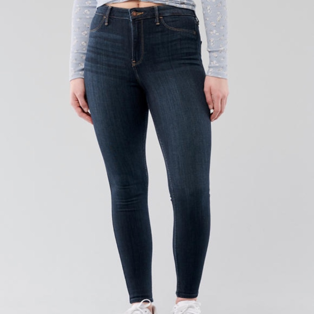 Hollister Curvy Advanced Stretch High-Rise Jean